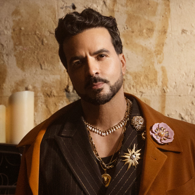 Luis Fonsi official artist profile image