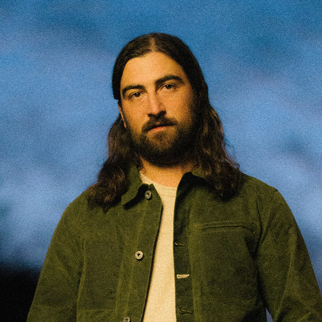 Noah Kahan official artist profile image