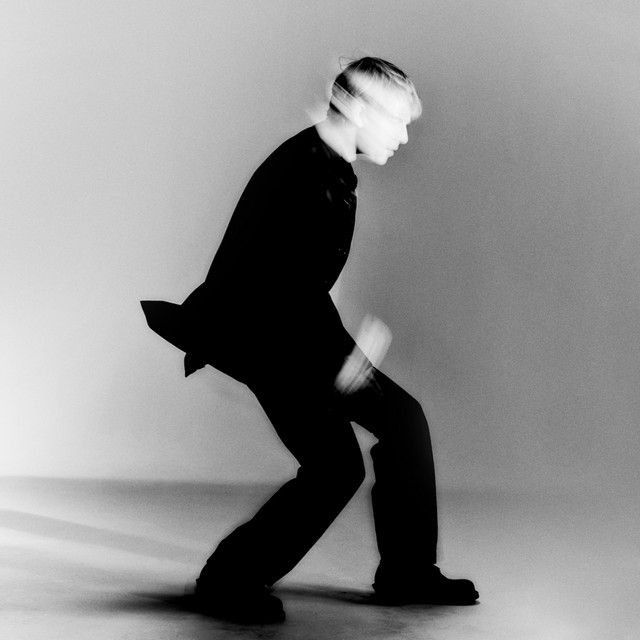 Tom Odell official artist profile image