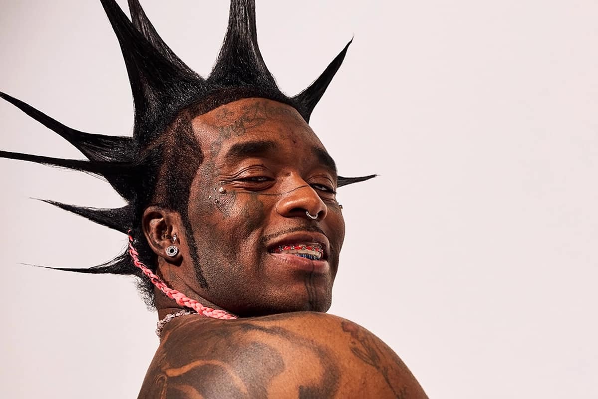 Portrait de Lil Uzi Vert avec cheveux hérissés