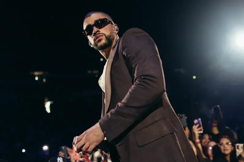 Bad Bunny 在"Nadie Sabe"聆听会舞台上