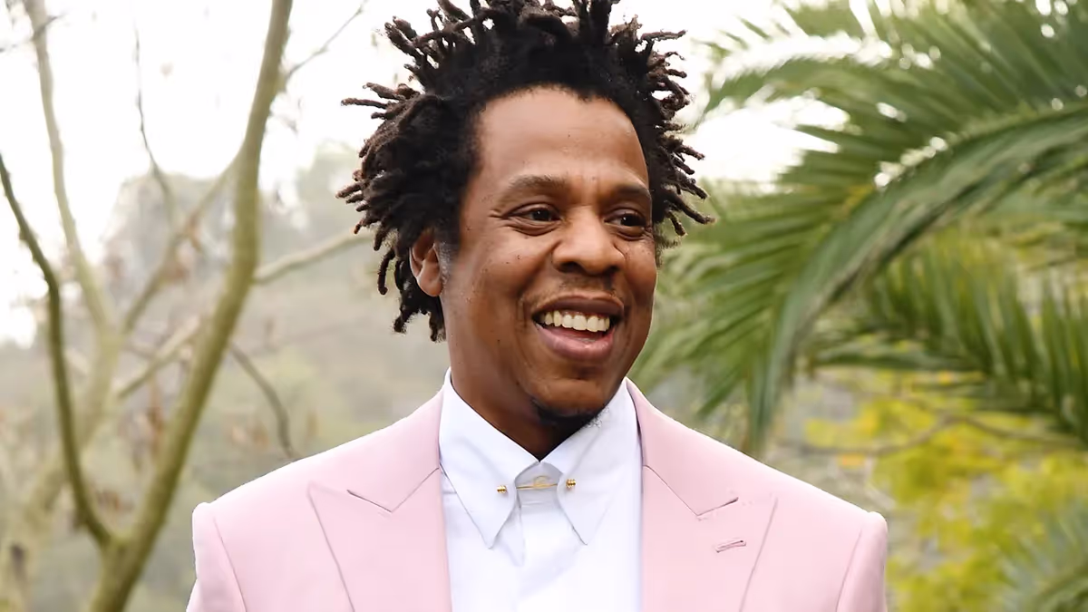 Jay Z wearing pink suit 