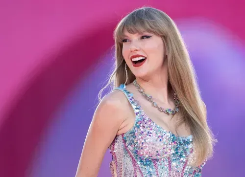 Taylor Swift opptrer under sin Era-turne