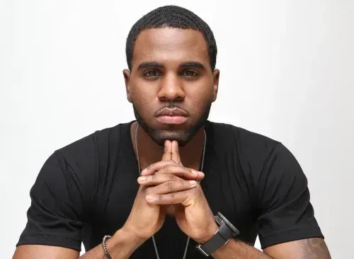 Jason Derulo ing latar putih
