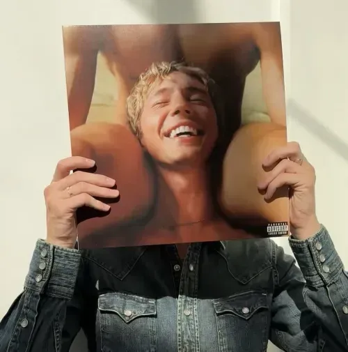 Troye Sivan giữ album của mình "something to give each other"