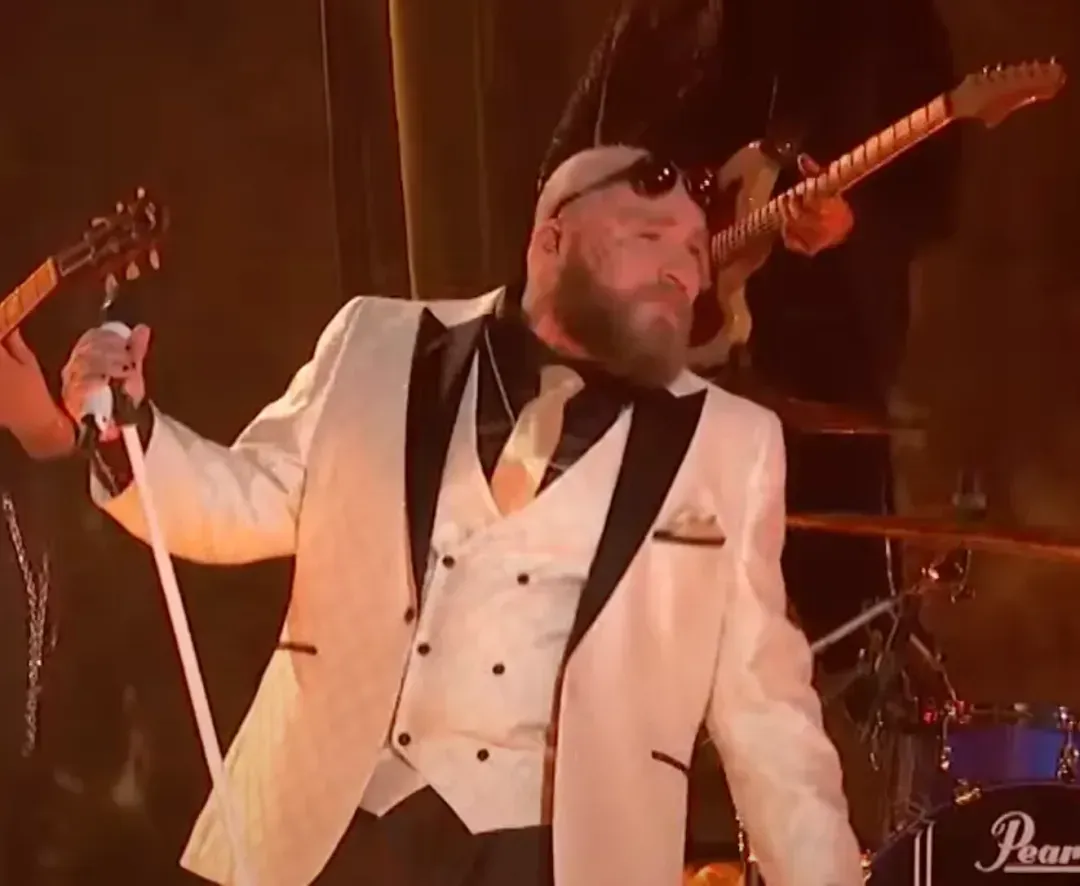 Teddy Swims performs "Lose Control" Live during Voice Finale