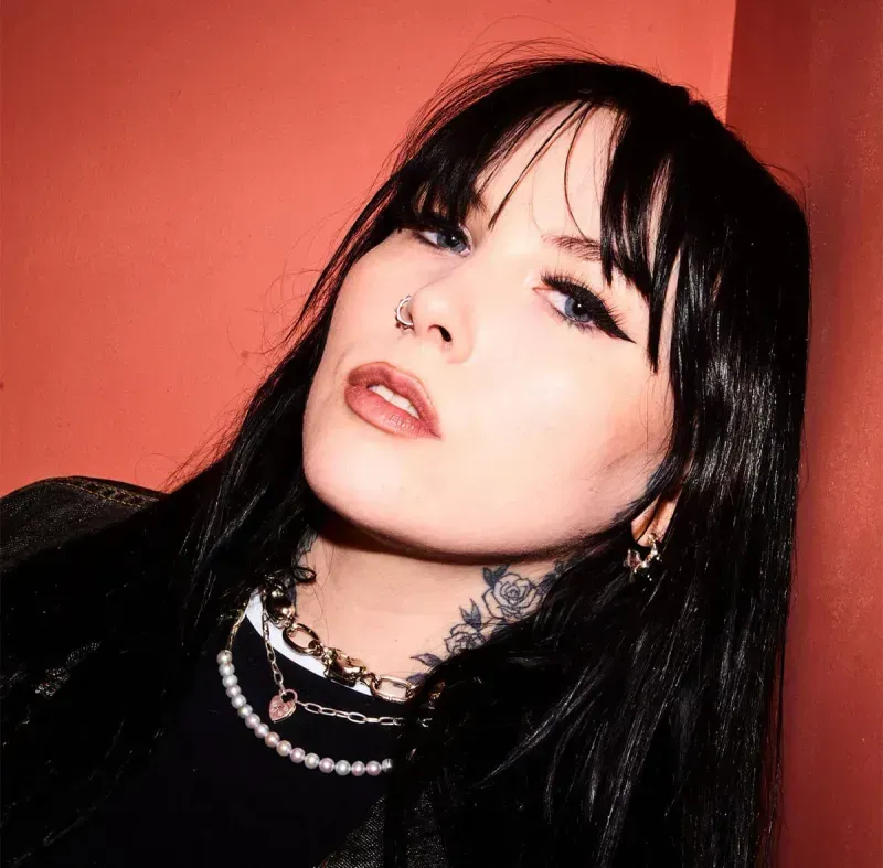 کینیا ګراس کیدای شي د نوي آهنگ په چټک کې ونیسئ، جنوري 2024