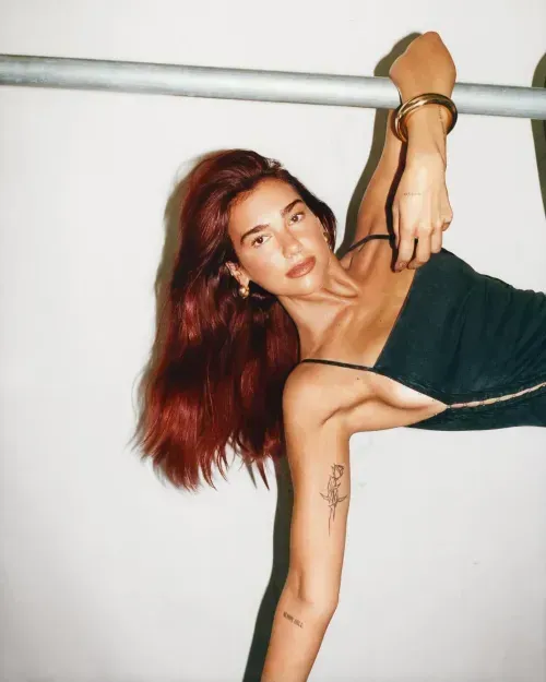 Dua Lipa ing sampul 'Musik Anyar Jumuah', Edisi 16 Februari, PopFiltr