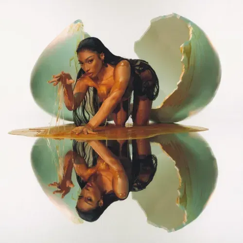 Megan Thee Stallion duke dalë nga veza në kopertinën e albumit 'Megan'.