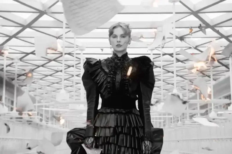 Taylor-Swift-Post-Malone-fortnight-vma-2024-best-direction