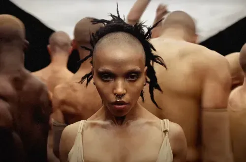 FKA twigs-eusexua-music-video-khỏa thân-top-khỏa thân-male-dancer
