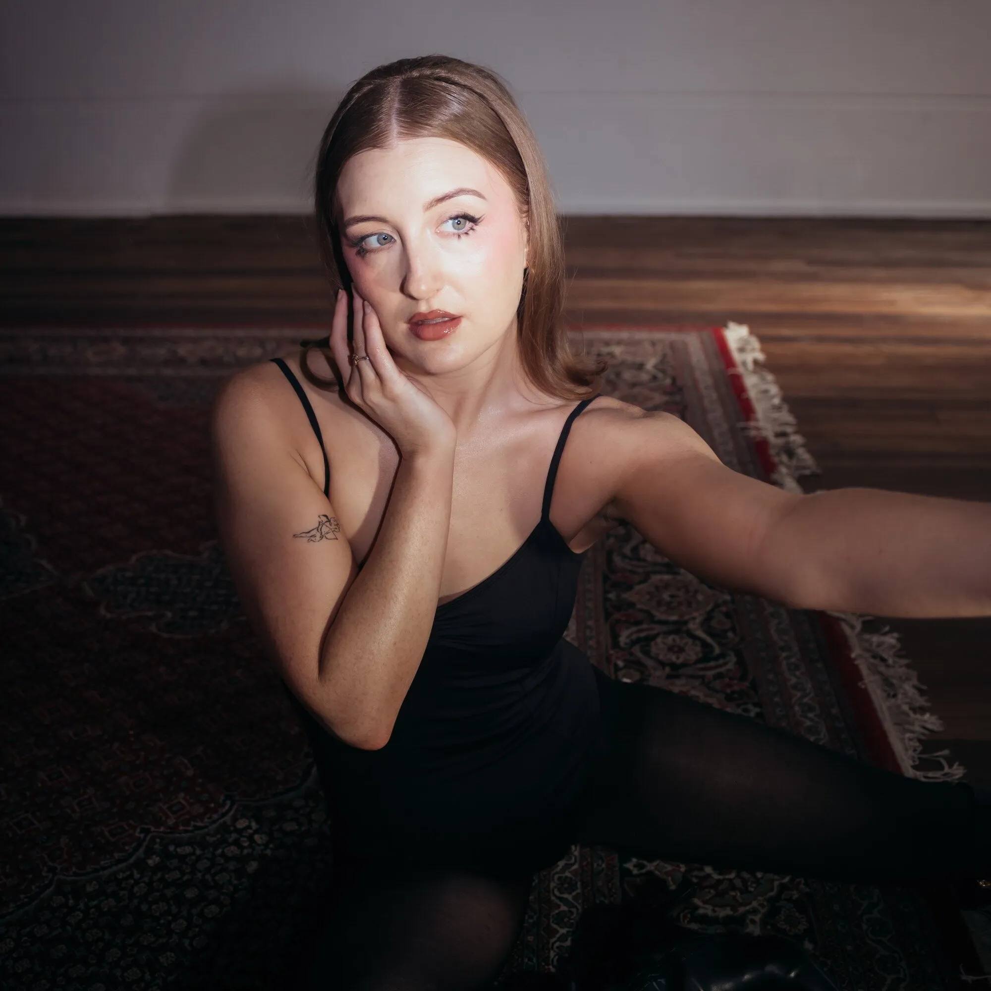 Katie Reid, '6 feet under', cover art