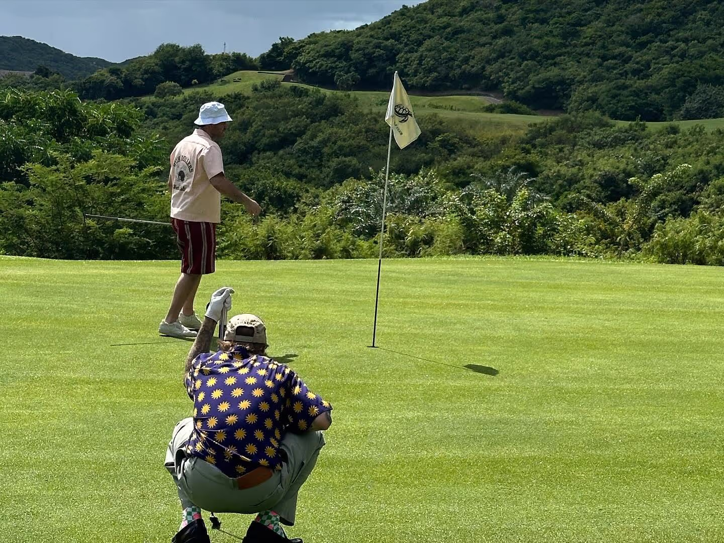 Justin Bieber plays golf
