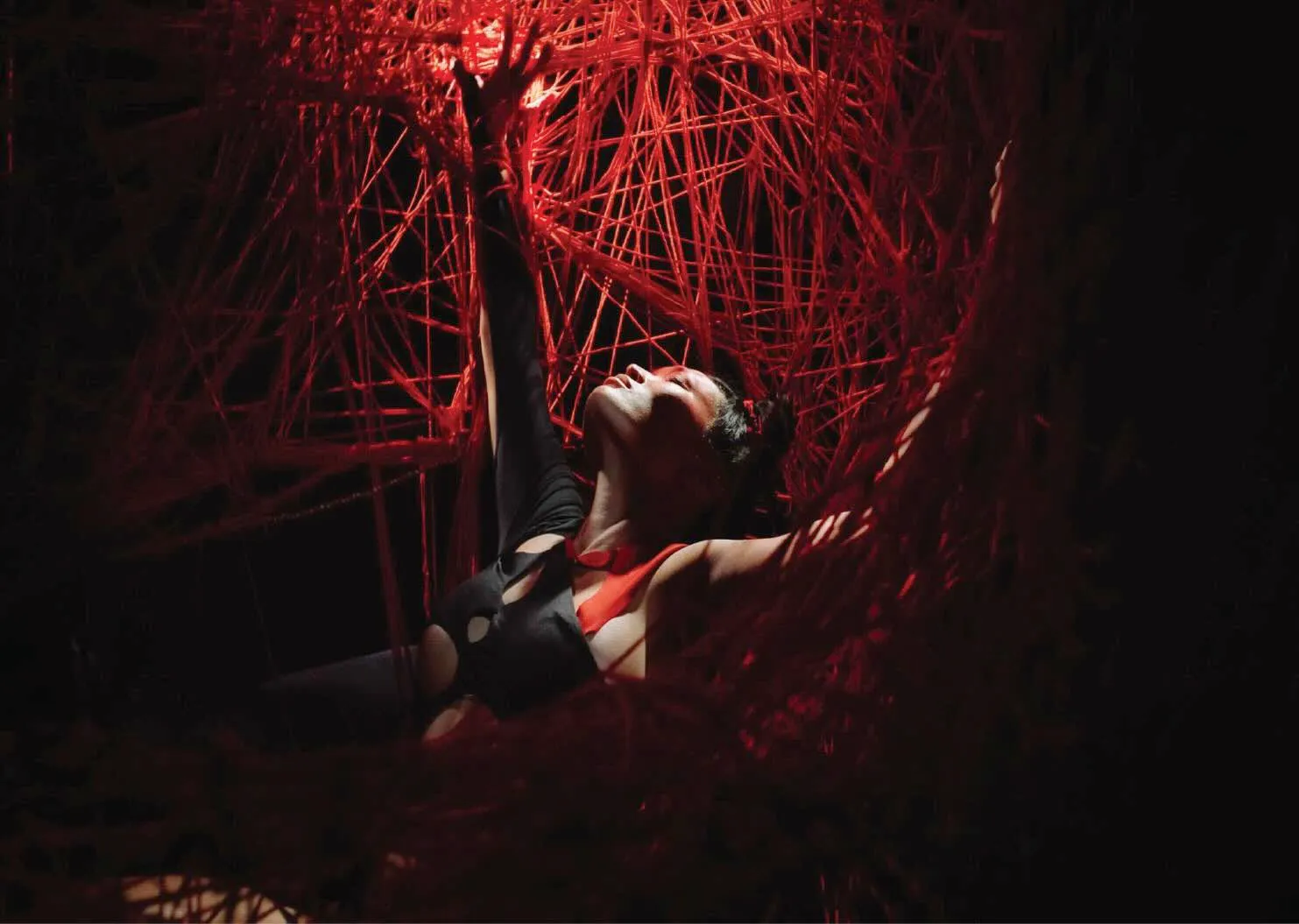 Nolo Grace, 'eyes of the dragon' hudba videa