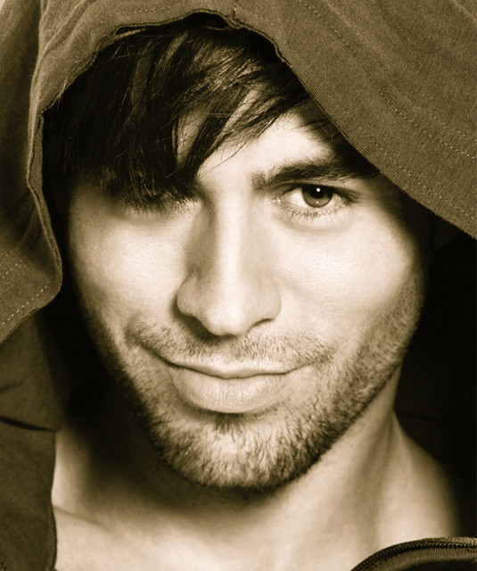 Enrique Iglesias "Tamo Bien" cover art