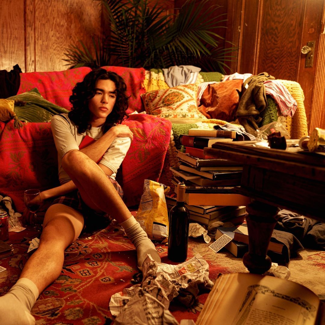 Conan Gray "Memorias" arte de portada